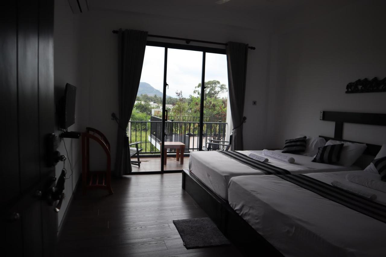 Black Mustang Hotel Dambulla Buitenkant foto