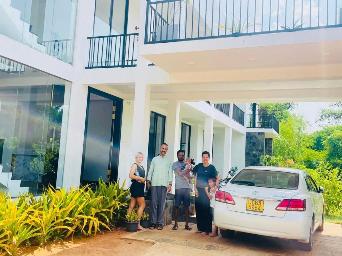 Black Mustang Hotel Dambulla Buitenkant foto