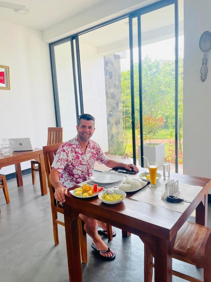 Black Mustang Hotel Dambulla Buitenkant foto